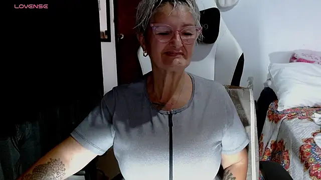 bety-cum2n Live XXX chat