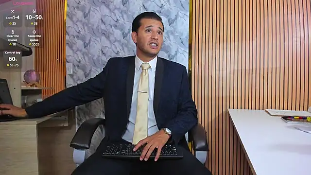 Hideintheoffice 网络视讯表演