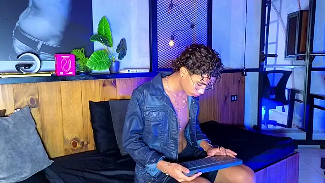 AlanCutee live XXX chat