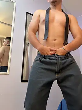 Show modela Tommas_Jhonson na web-kameri