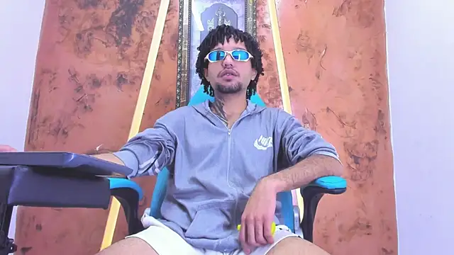 Pokazy przed kamerką – Josh_Hot_Sex