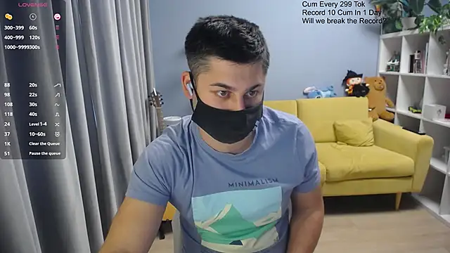 Tomguys: διαδικτυακό σόου στην κάμερα