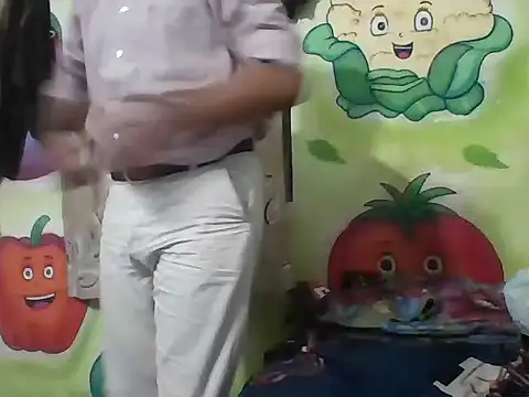 gujju_arav: διαδικτυακό σόου στην κάμερα