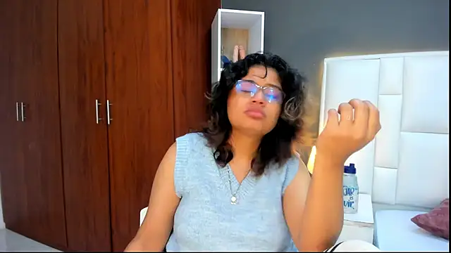 yeral2017 Adlı Modelin Canlı XXX Sohbeti