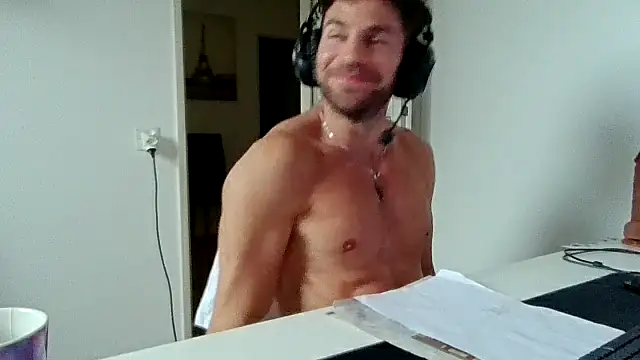 alpha-hunk Live XXX Chat