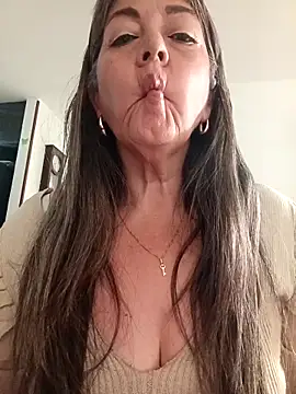 emma_tour Adlı Modelin Web Kamerası Şovu