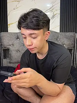 Živý XXX chat Noah-ledom