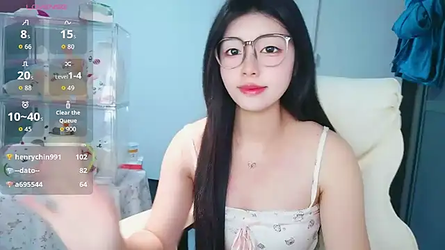 -XiaoYu-777 Adlı Modelin Canlı XXX Sohbeti