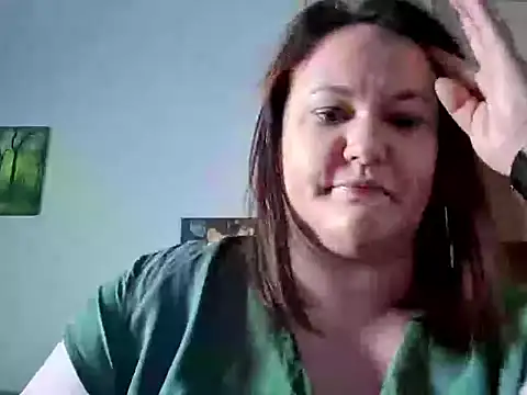 OpheliaMilf Adlı Modelin Canlı XXX Sohbeti