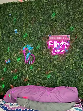 RenaThickAss Show in webcam