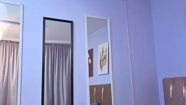 Tommas_Jhonson Show in webcam