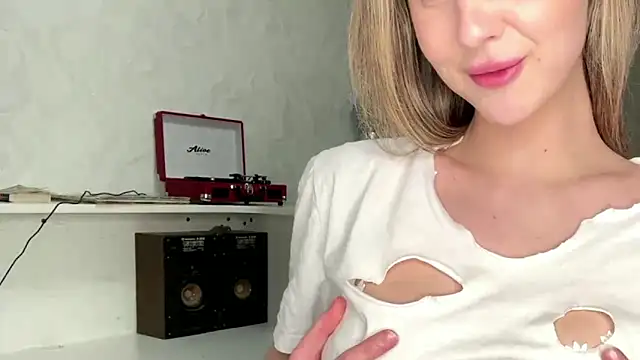 LindyEcklandのライブXXXチャット