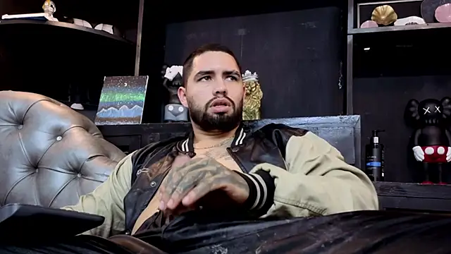 matteosantos Adlı Modelin Canlı XXX Sohbeti