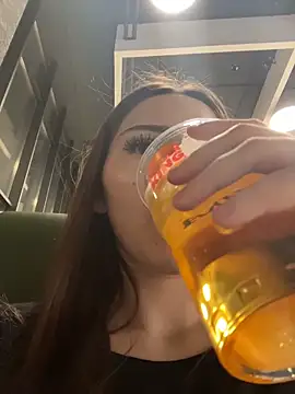 AnitaFly Adlı Modelin Canlı XXX Sohbeti