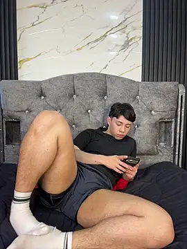 Noah-ledom's Live XXX Chat