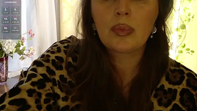 Horny_Grace লাইভ XXX চ্যাট