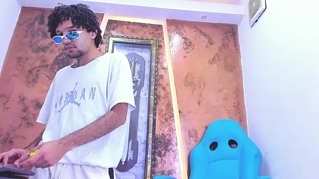 Josh_Hot_Sex: διαδικτυακό σόου στην κάμερα