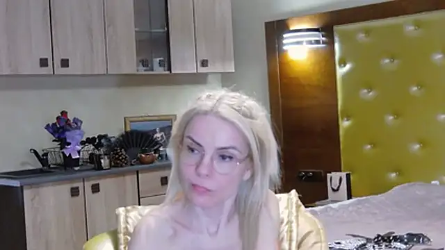 DomCaprisse live XXX chat