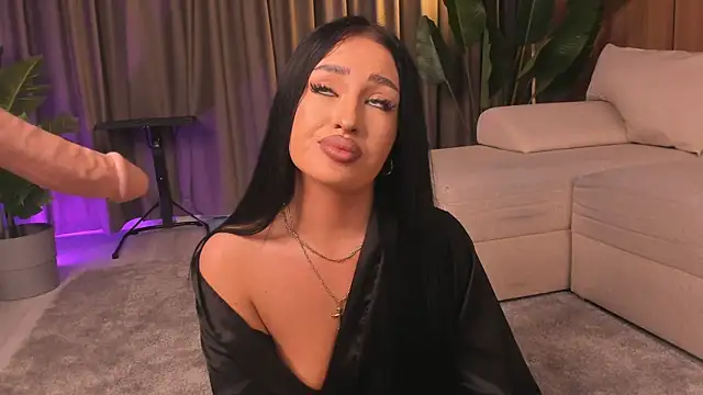 EmeraldKat Chat XXX live