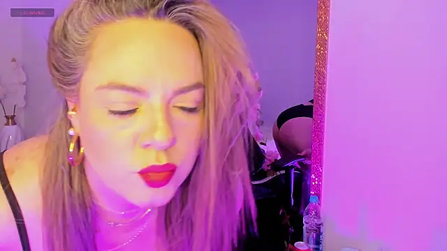 AvaMiia's Live XXX Chat