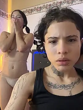 Ale_cuzz: διαδικτυακό σόου στην κάμερα