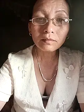 Chatroom XXX en direct de Cucci07