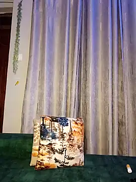 Yoyo-__'s Live XXX Chat