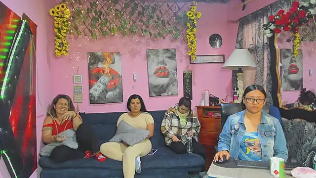 lesbiancuple Adlı Modelin Canlı XXX Sohbeti