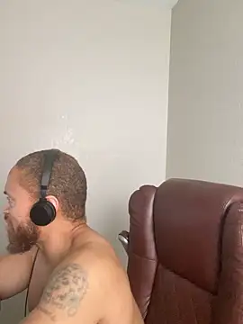 Fathero1time: διαδικτυακό σόου στην κάμερα