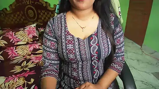 BengaliQueenStar Adlı Modelin Canlı XXX Sohbeti