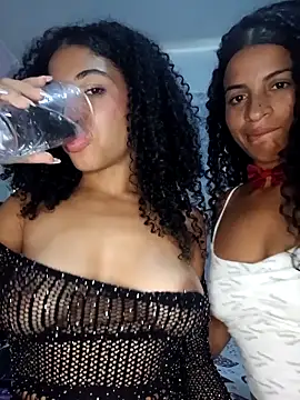 Chatroom XXX en direct de CurlyBitch