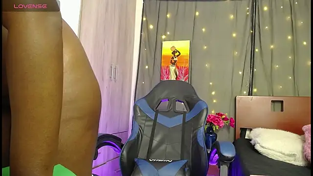 MONIQUE-LAMOUR – Naživo XXX chat