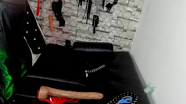 Dena_BDSM Webcam-Show