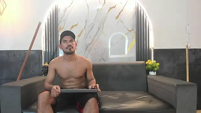 Latins_on_fire webcam show