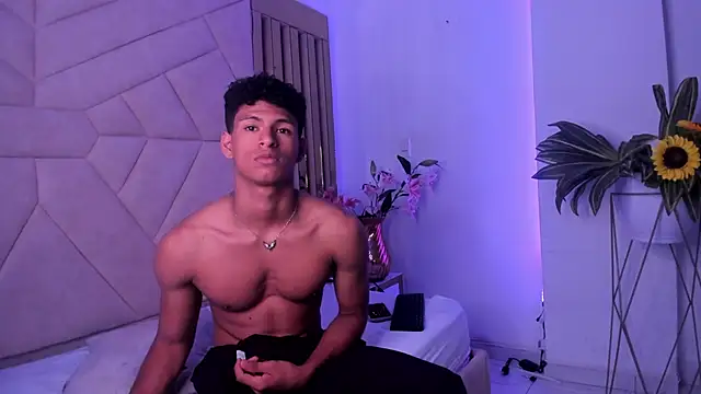 DomenicoRey লাইভ XXX চ্যাট