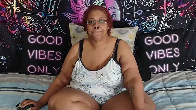 RENAESPLEASUREPALACE Show in webcam