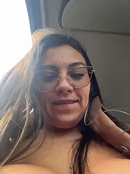 LIZ-06_ Show in webcam