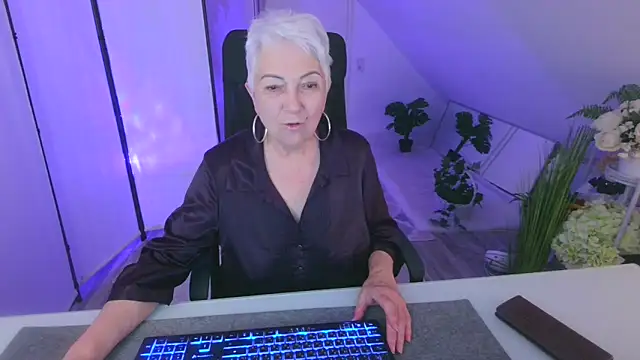 LovelyHelena: онлайн-секс-чат