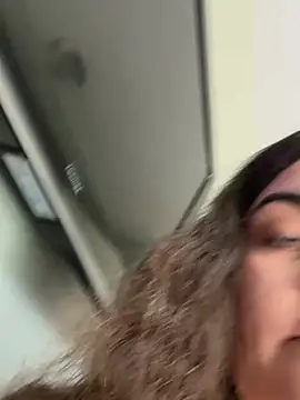 Pertunjukan Kamera Web Islandmamita