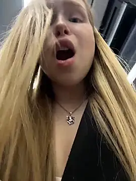 Liza_risky Adlı Modelin Canlı XXX Sohbeti