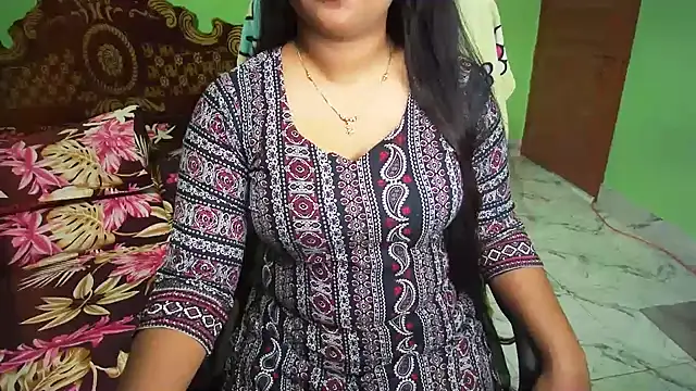 BengaliQueenStar live XXX chat