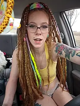 Pokazy przed kamerką – LucidLucy