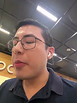 andrewmhilton_のウェブカメラショー