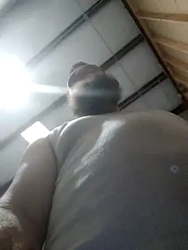 Mbooty86 Show in webcam