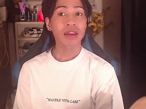 Erin_23: διαδικτυακό σόου στην κάμερα