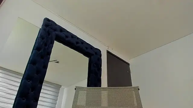 Chatroom XXX en direct de melanie_roux__