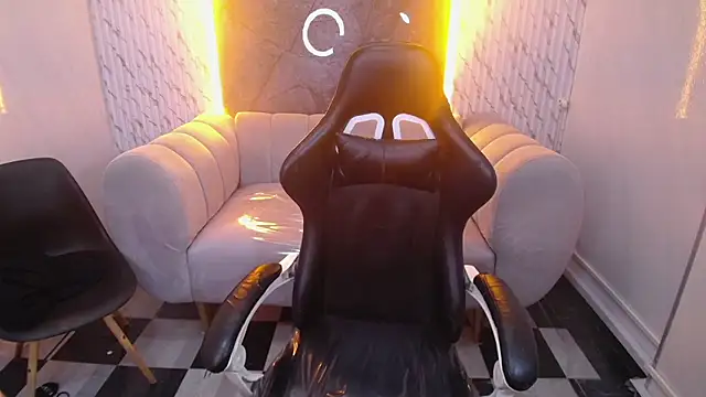 Erika_Suarez_b Chat XXX in diretta