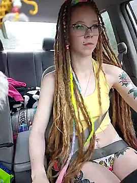 LucidLucy: απευθείας συνομιλία ΧΧΧ