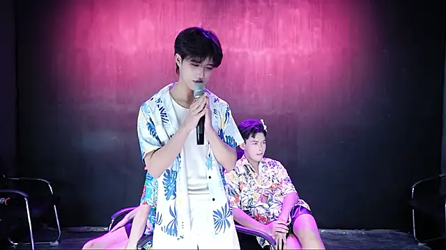 Queen-Vibe Obrolan Langsung XXX