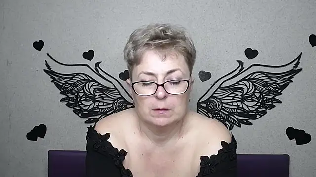 Онлайн чат XXX EmiliaGree